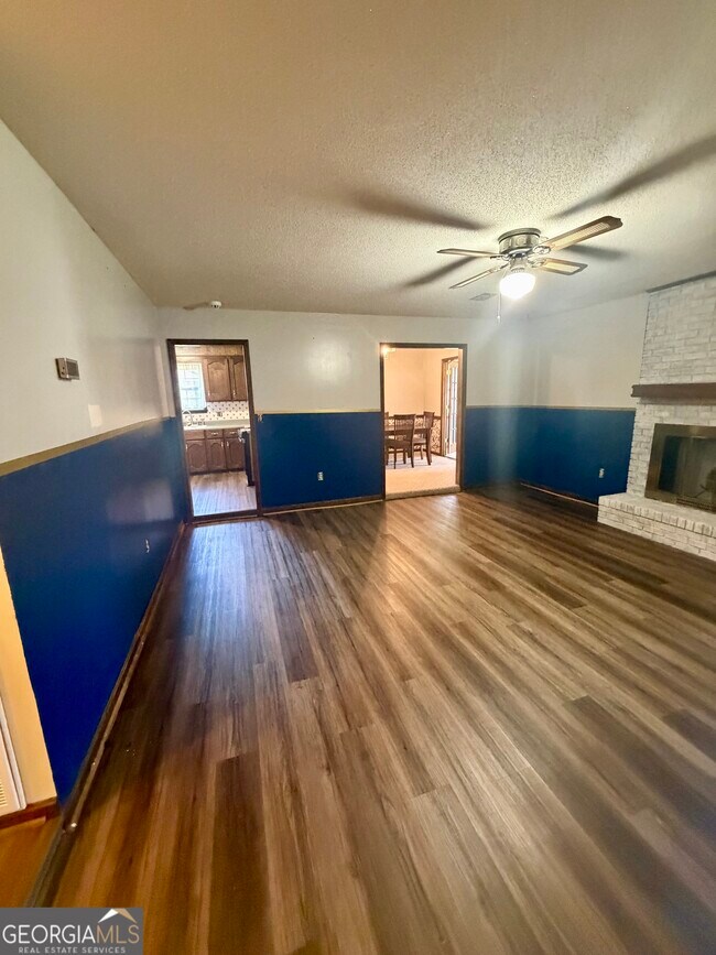 Building Photo - 131 Foxwood Cir