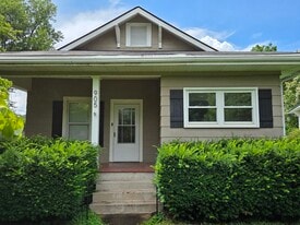Building Photo - 905 E Holston Ave