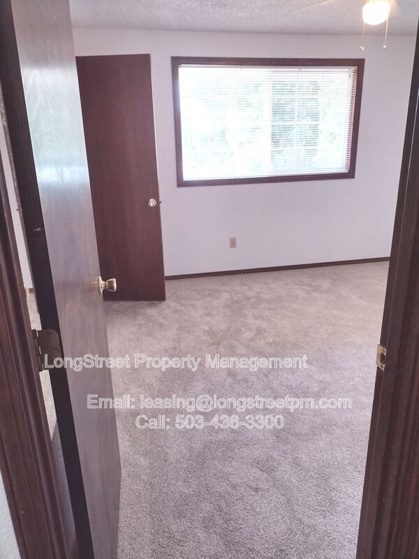 Building Photo - 1781 SE Lilly Pl