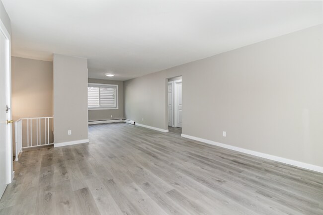 Building Photo - 6305 Englewood Ave