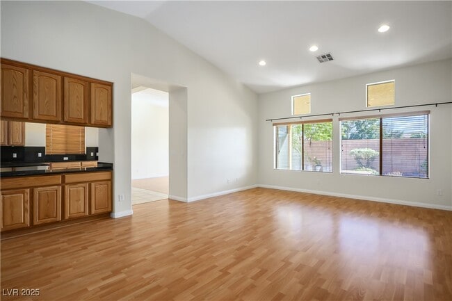 Building Photo - 8133 Chestnut Hollow Ave