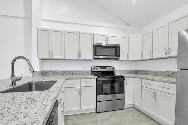 Building Photo - 13737 Yarmouth Dr