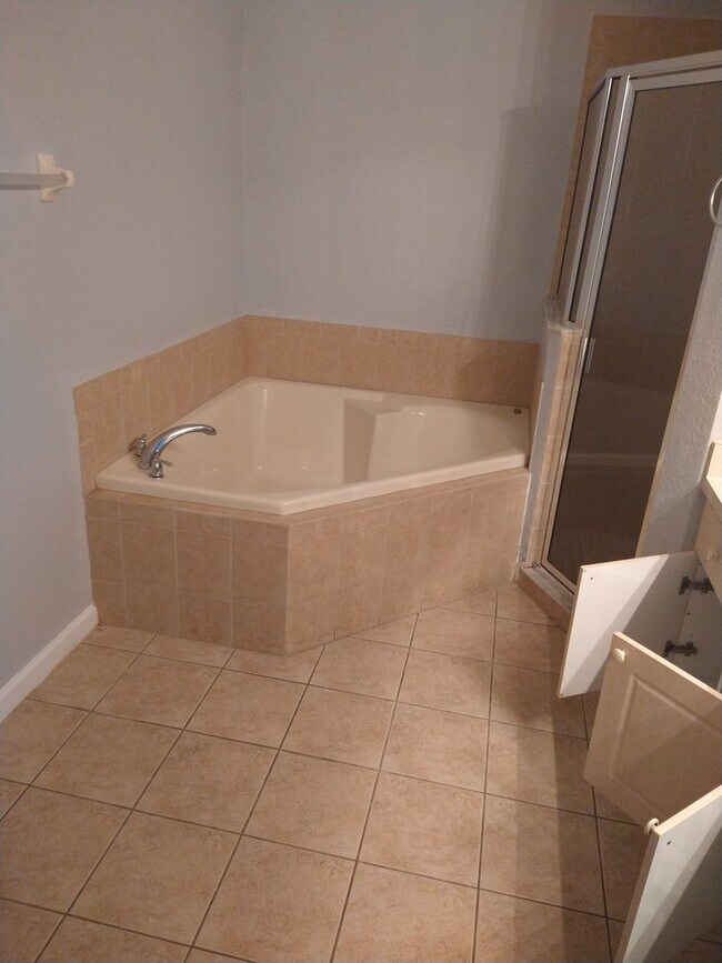 Building Photo - Cypress Reserve 4 Bedroom-Kissimmee