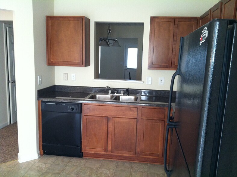 Building Photo - 7160 Grosbeak St