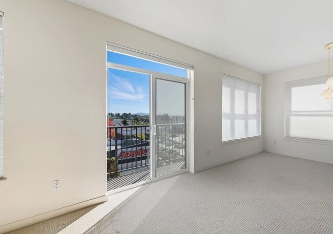 Building Photo - Modern Top-Floor Condo with Stunning Seattle Views