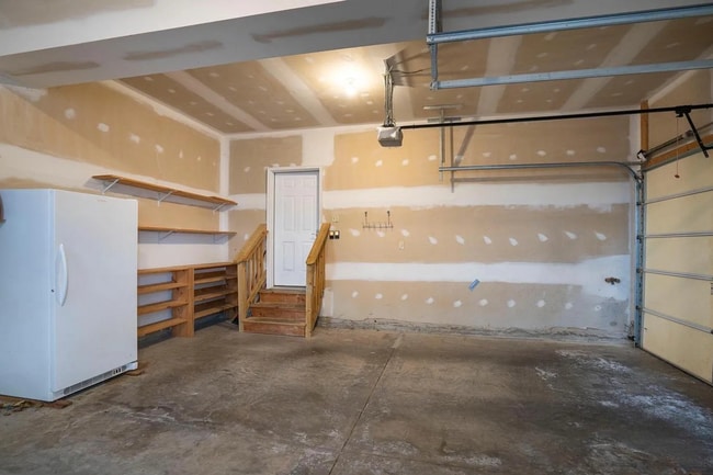 Building Photo - 4 Bedroom House For Rent