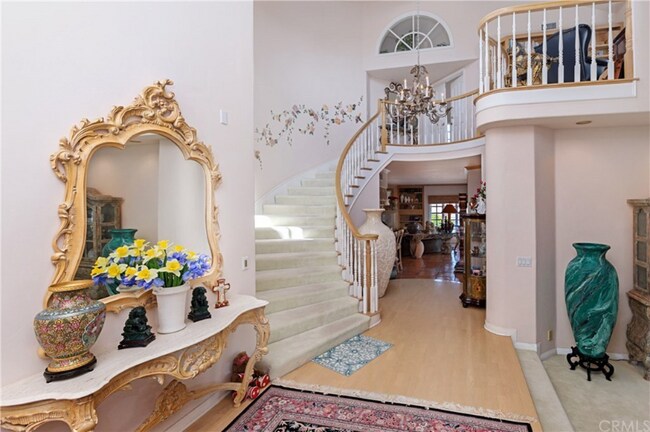 Building Photo - 6 South Peak