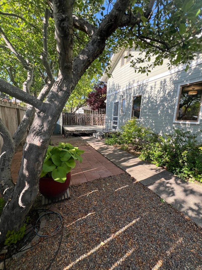 Building Photo - Gardener's Dream!  2 Bedroom house on quiet corner lot