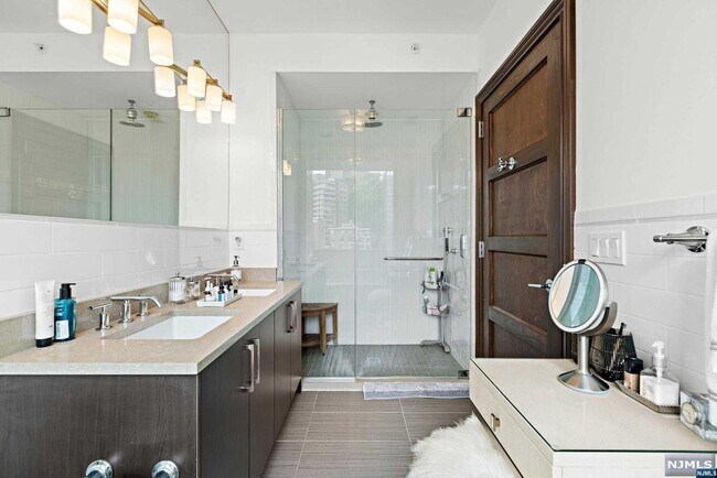 Building Photo - 9 Somerset Ln