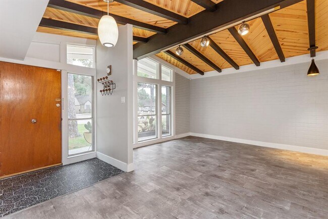 Building Photo - 10234 Hazelhurst Dr