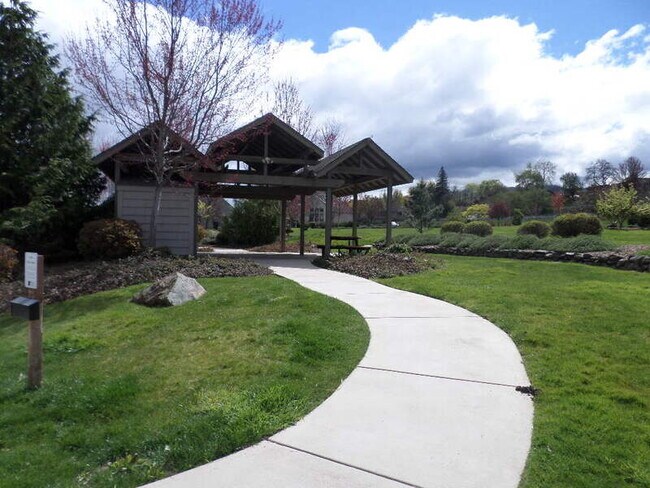 Building Photo - 528 W Nevada St