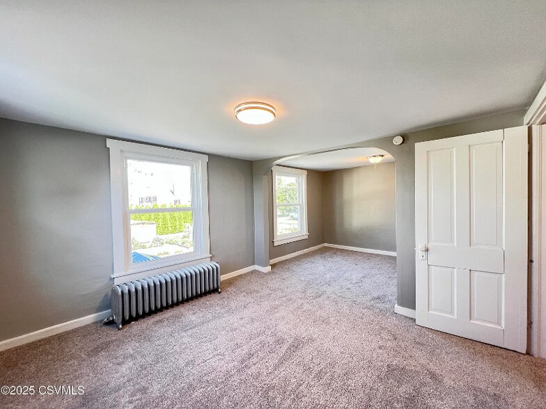 Building Photo - 237 Cherry St