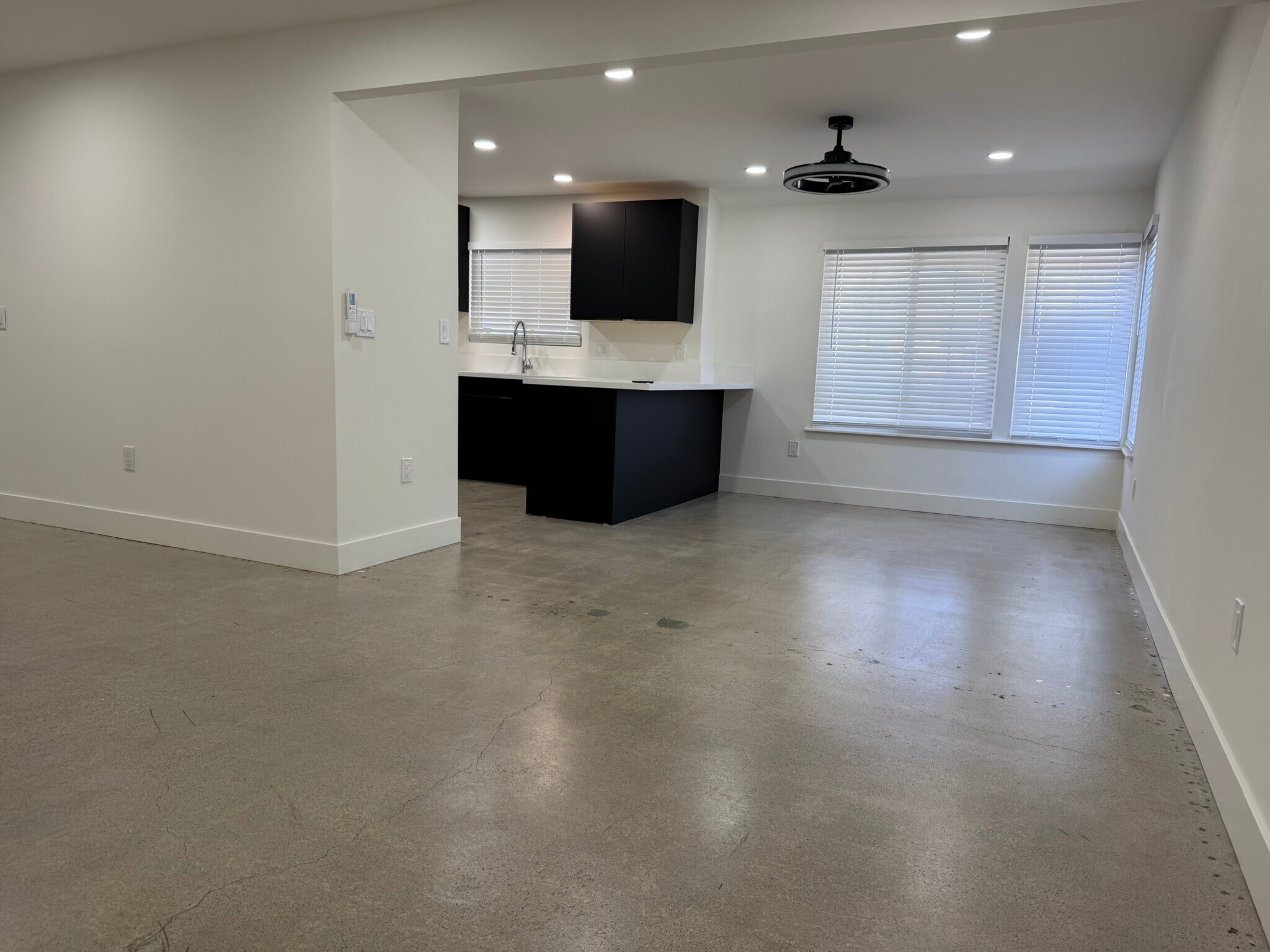 Building Photo - 14962 Rolling Ridge Dr