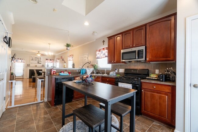 Building Photo - Beautiful townhome in Whitsett NC