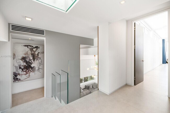 Building Photo - 1379 N Venetian Way