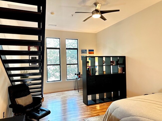 Building Photo - 2125 Southend Dr