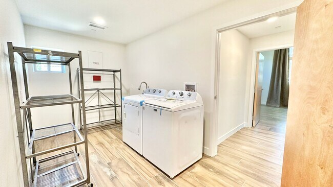 Building Photo - Beautifully Remodeled Top to Bottom Single...