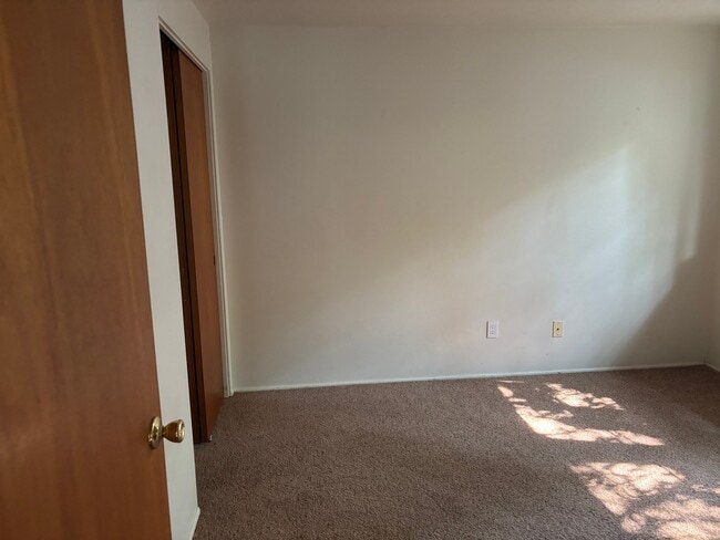 Building Photo - 705 Hidden Ln