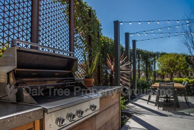 Building Photo - 532 Union St