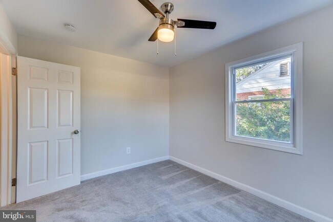 Building Photo - 2212 Arlington Terrace