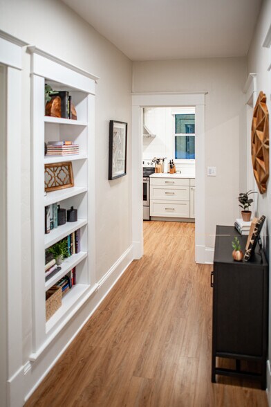 Building Photo - 1111 W 12th Ave