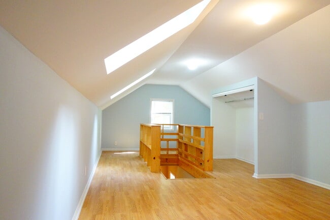 Building Photo - 8405 Greenwood Ave