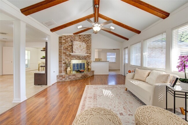 Building Photo - 1107 Blue Willow Dr