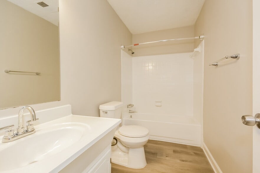 Building Photo - 440 Creekside Ct