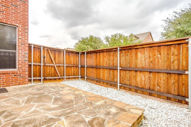 Building Photo - Amazing Well Maintained 3 Bedroom, 2 Bath Home in Euless Gated Community- 76039- Grapevine-Colley...