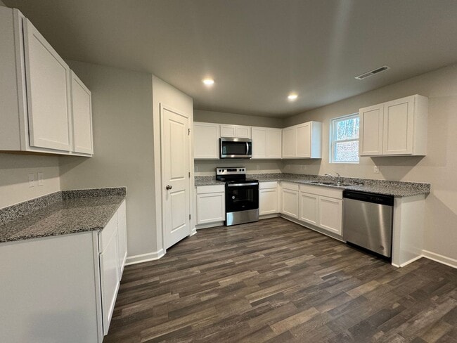 Building Photo - Newer 4BR 2.5BA Home!