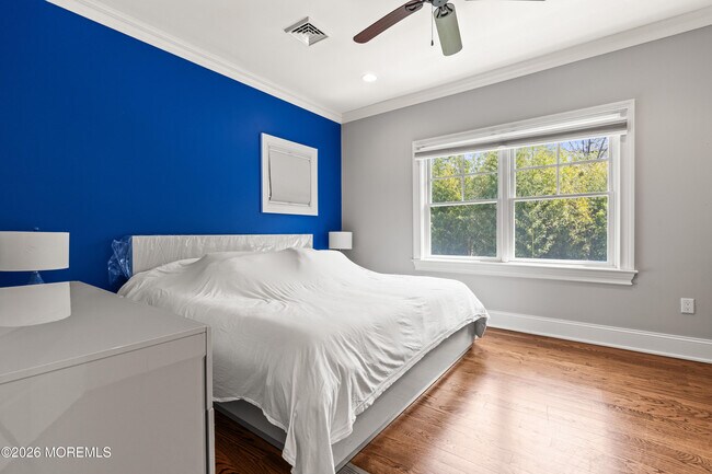 Building Photo - 558 Cedar Ave