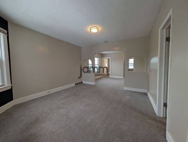 Building Photo - 1476 W 107th St