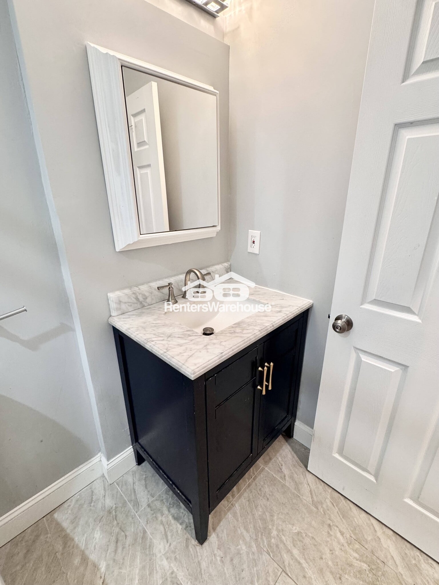 Building Photo - 627 S Curley St