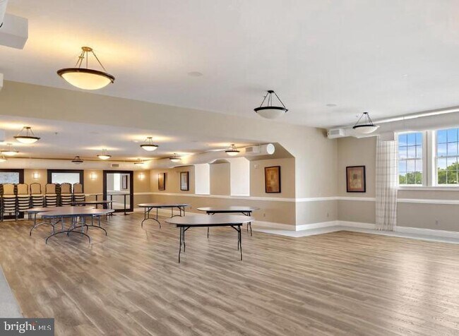 Building Photo - 9704 Glassy Creek Way