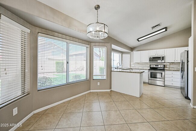 Building Photo - 3830 E Tanglewood Dr