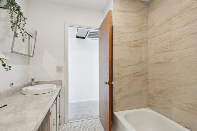 Building Photo - 2650 Brookwood Way Dr