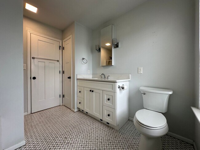 Building Photo - 3685 Clauss Dr
