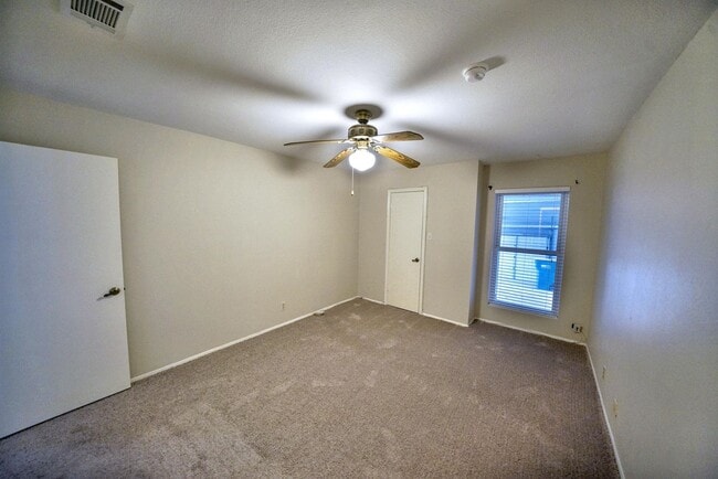 Building Photo - Charming 2-bed, 2-bath home in Universal C...