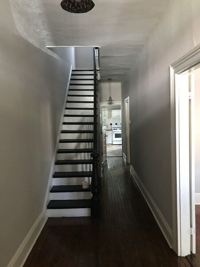 Building Photo - 327 S Laurel St