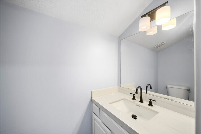 Building Photo - 21627 Park Brook Dr
