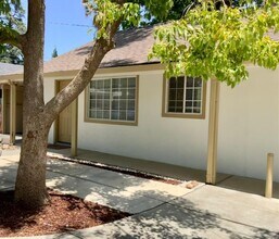 Building Photo - Absolutely ADORABLE/Spacious 2/2 Duplex!  ...