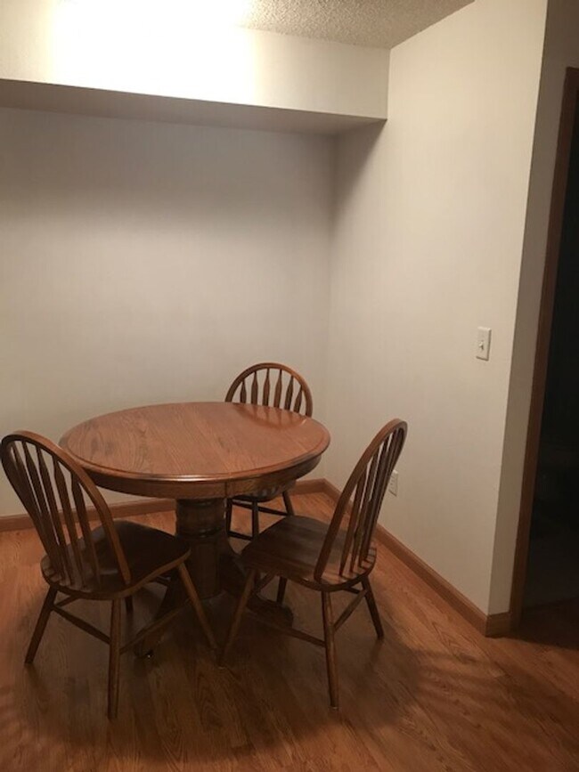 Building Photo - 1 Bedroom Condo Near CU Campus