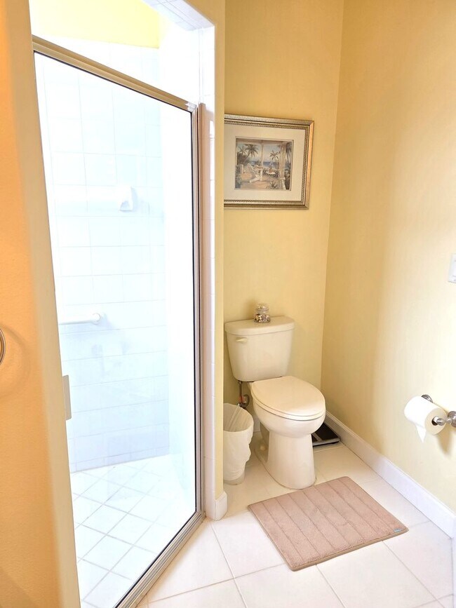 Building Photo - Beautifully Decorated Home~Turn Key~Commun...