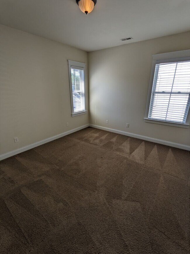 Building Photo - Four Bedroom Huntersville Primary Bedroom on Main Level