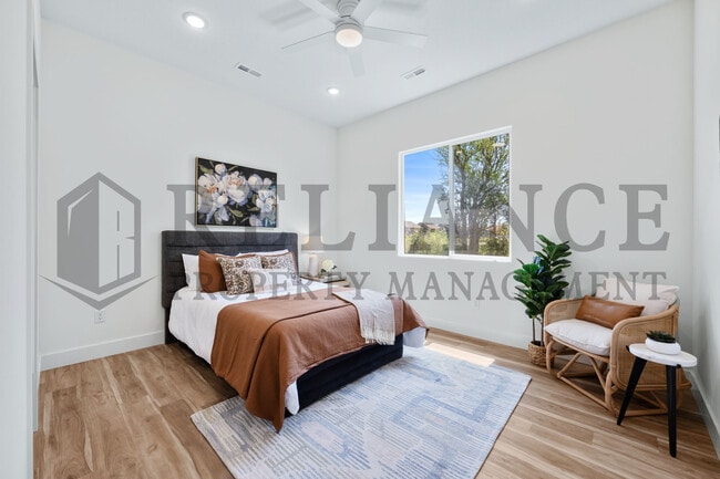 Building Photo - 601 E Elmwood St