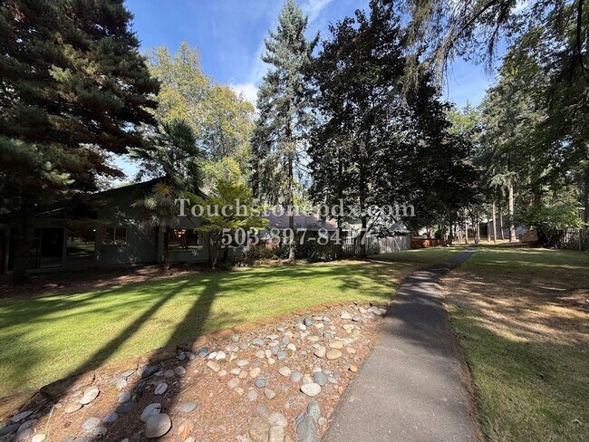 Building Photo - 13540 SW Hyland Park Ct