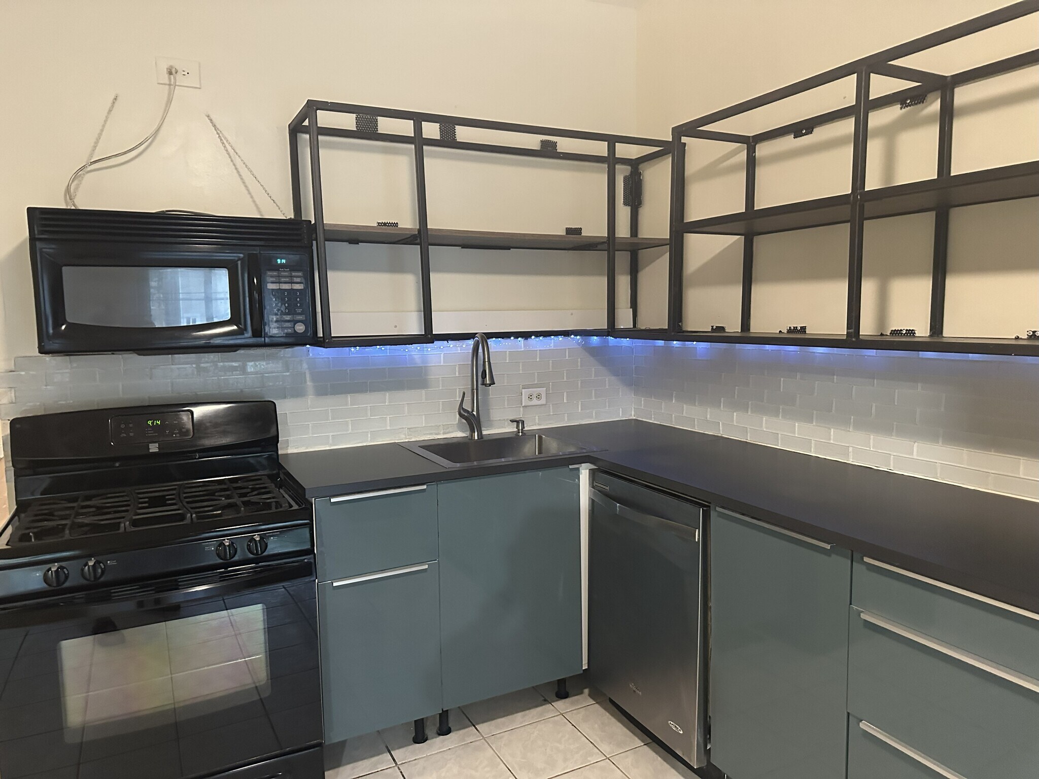 Building Photo - 3241 N Lawndale Ave