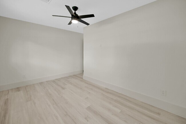 Building Photo - 6026 Willowbend Blvd