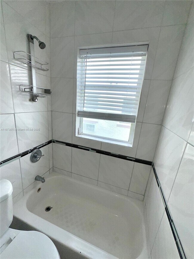 Building Photo - 967 SW 5th St