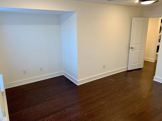 Building Photo - Stunning 2-Bed Condo with Private Roof Deck in Norris Square! Available mid-July!